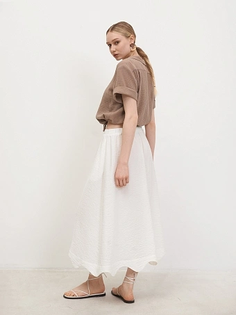 Белая юбка с фигурным низом