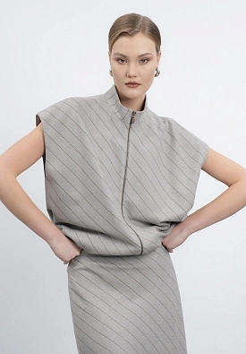 Серый жилет кокон в полоску