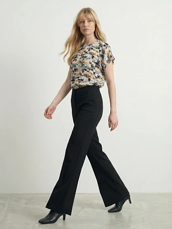 Черные расклешенные брюки