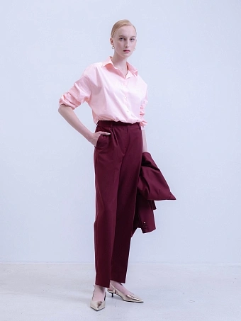 Зауженные брюки в винном оттенке