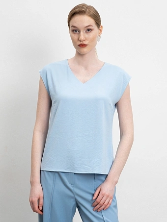 Голубой топ с вырезом