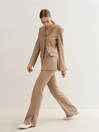 Бежевые брюки с разрезами