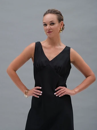 Черное атласное платье Hecate