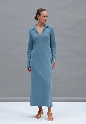 Голубое трикотажное платье