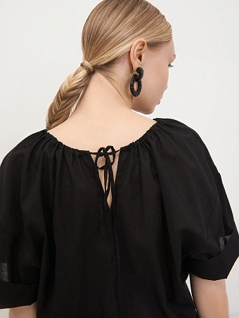 Черная блуза со сборкой