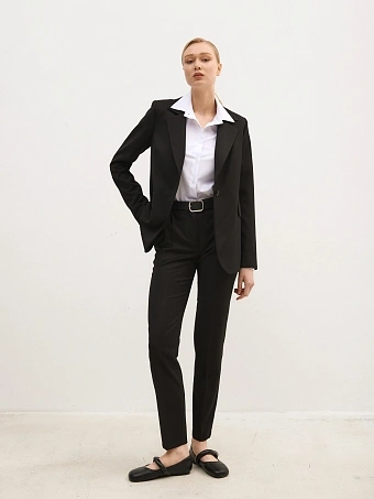 Базовый черный жакет