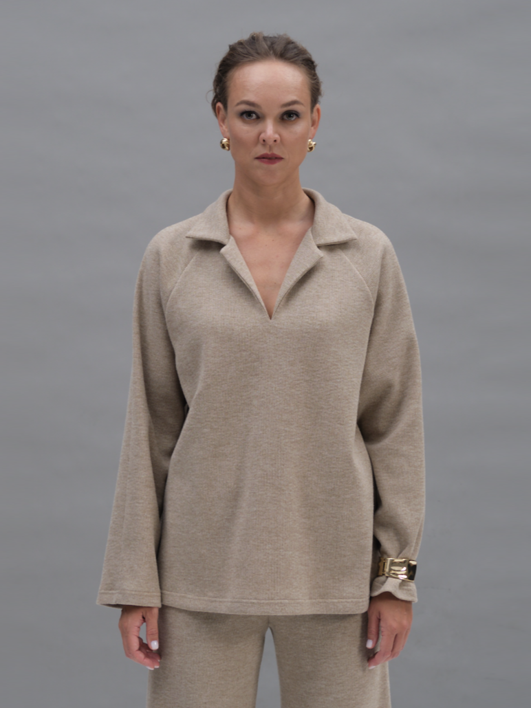 Бежевый трикотажный лонгслив-поло