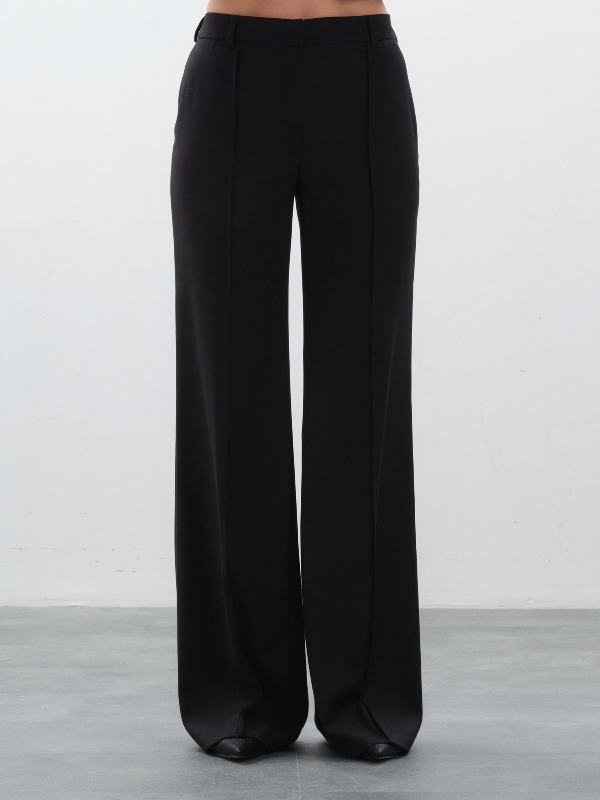 Расклешенные брюки со стрелками workflow