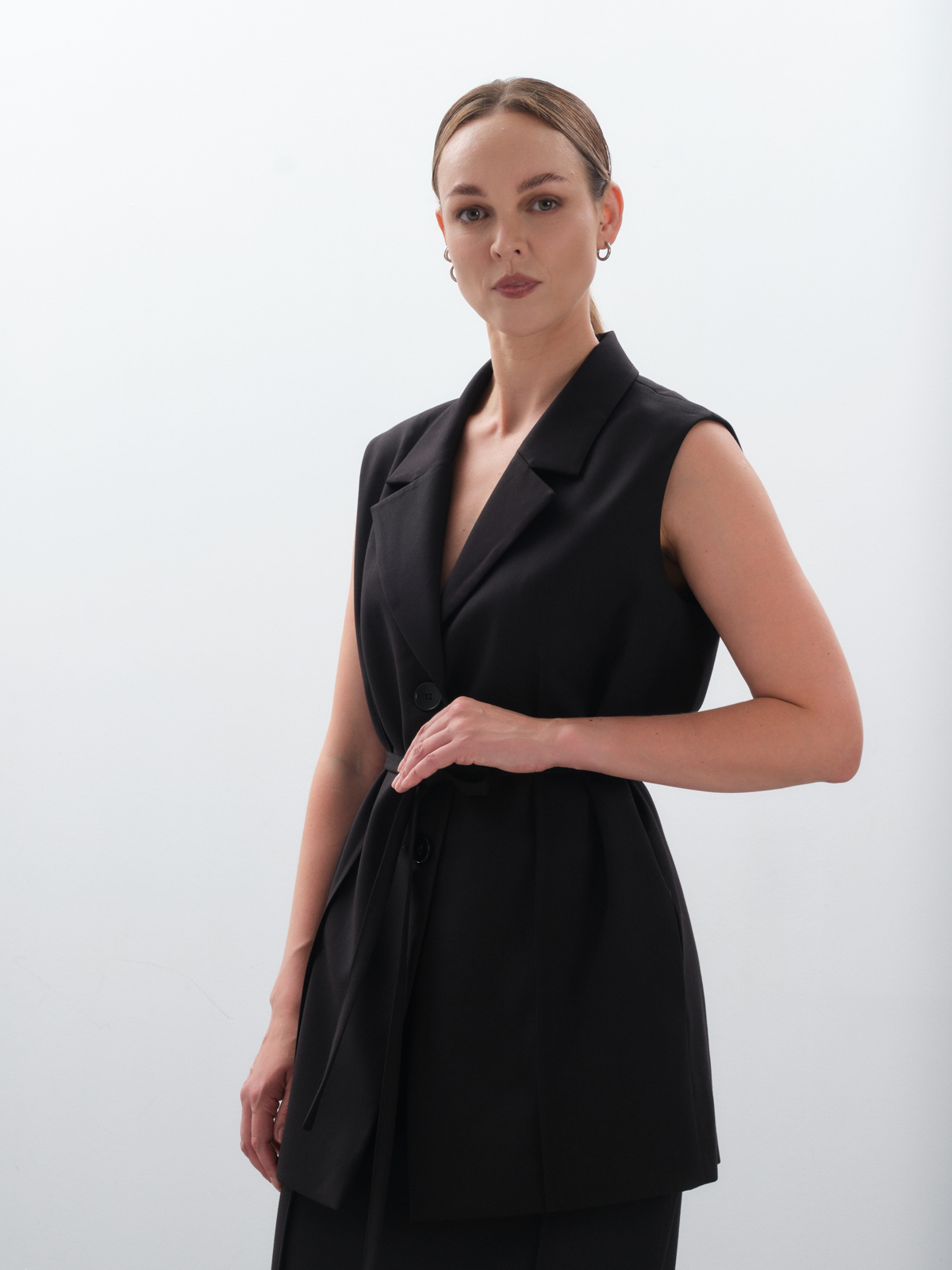 жилет женский, купить жилет женский, жилет женский удлиненный, черный жилет женский, жилет женский классический, жилетка женская, жилет женский офисный, удлиненный жилет с поясом, жилет под брюки женский, деловой жилет женский, жилет-пиджак женский без рукавов, костюмный жилет женский, купить черный удлиненный жилет, жилет-жакет женский, с чем носить удлиненный жилет, жилет на пуговицах с воротником, жилет как третий слой в одежде, жилет женский на голое тело, жилет платье