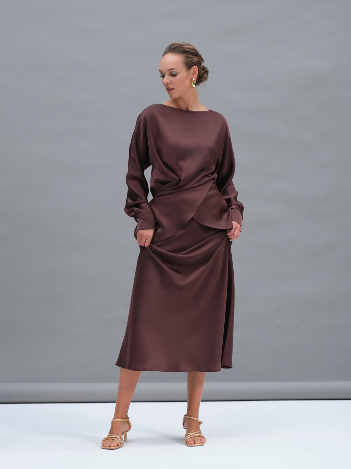 Шоколадная атласная юбка Gaia