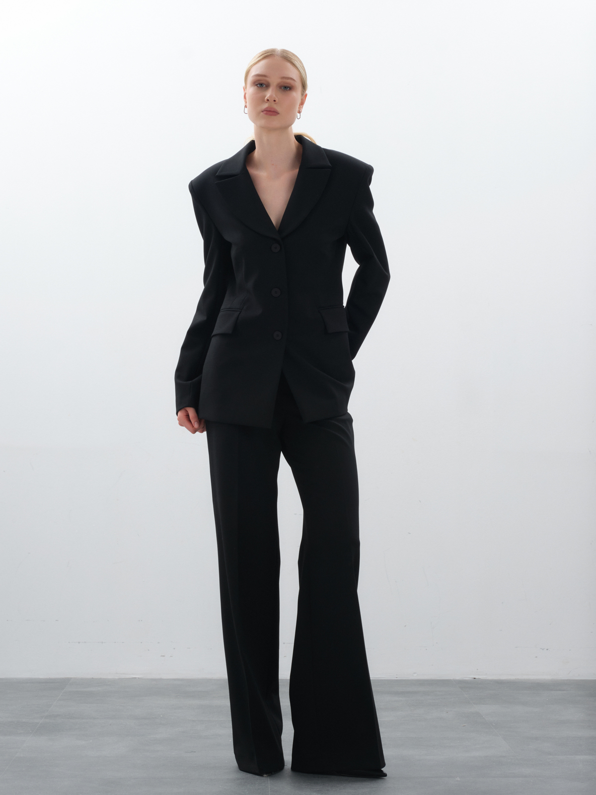 Расклешенные брюки black swan