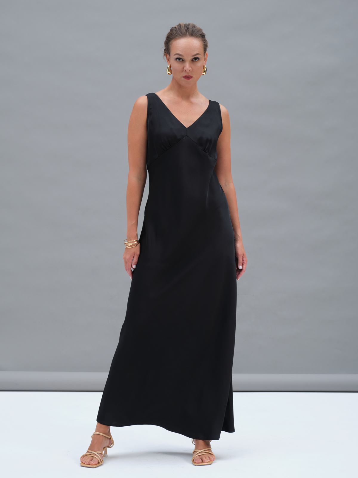 Черное атласное платье Hecate