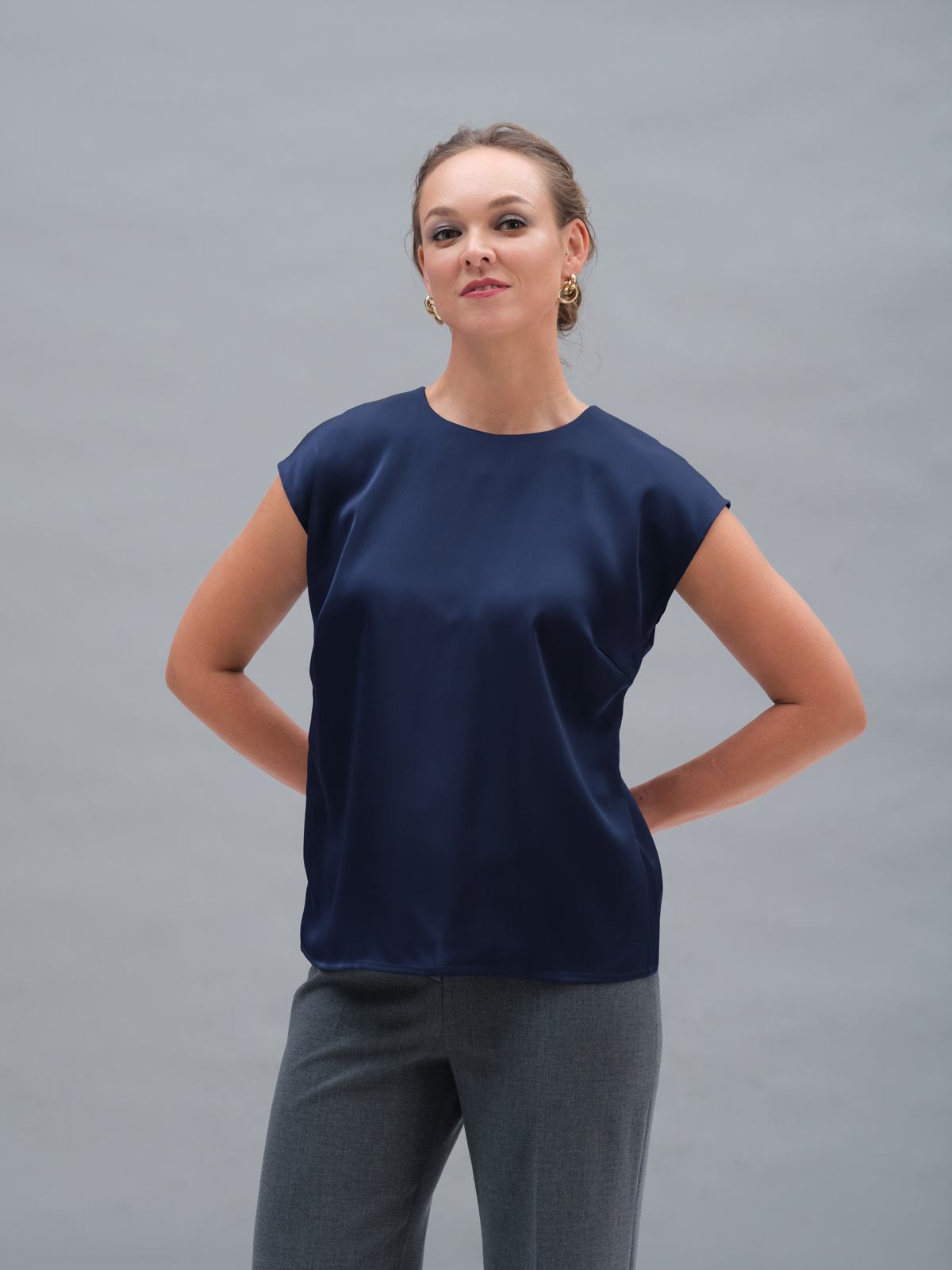 Синий атласный базовый топ