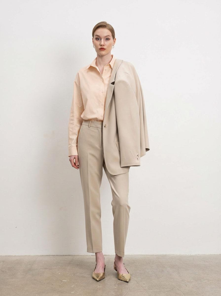 Бежевые зауженные брюки