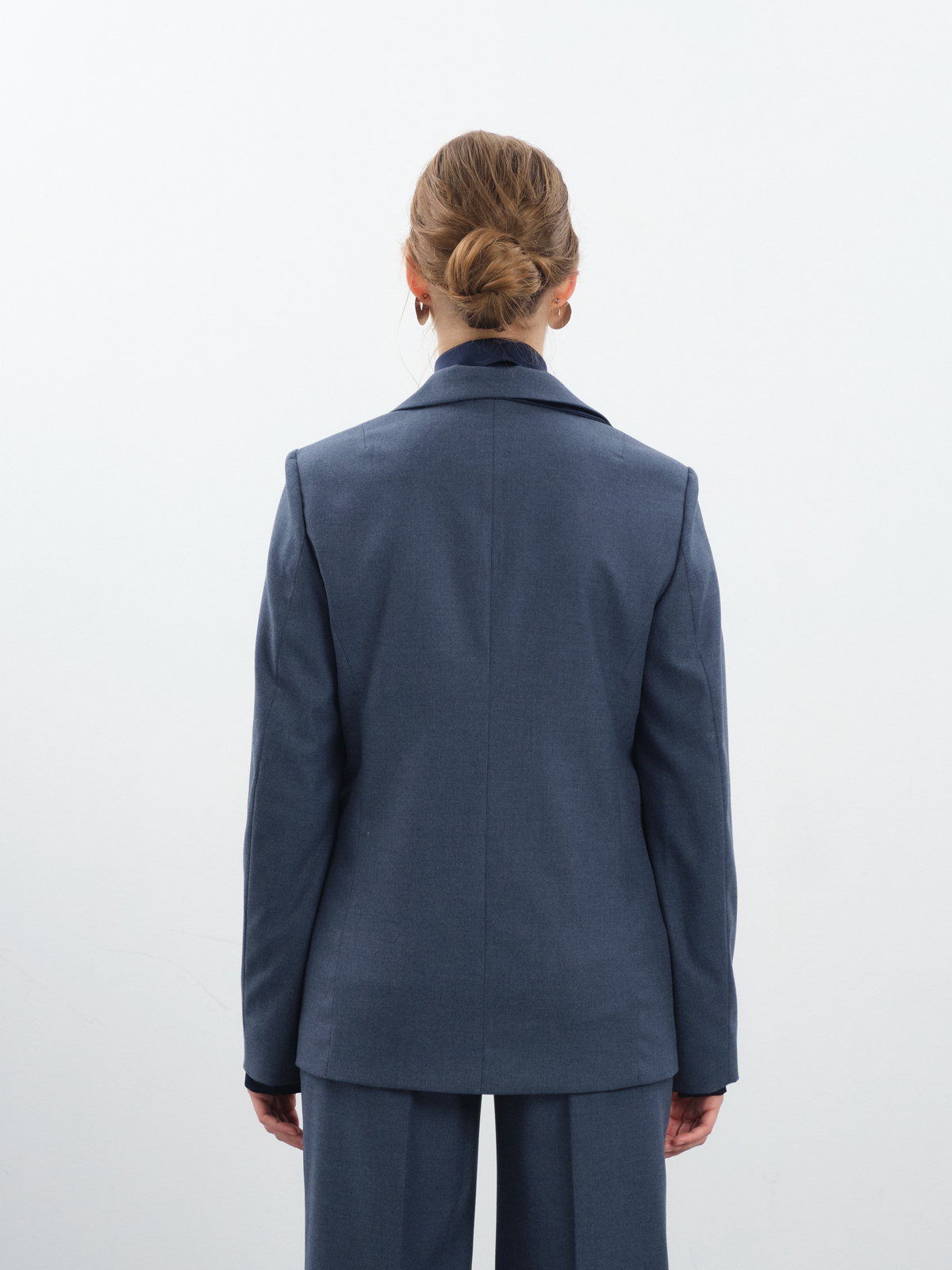 Синий жакет с шелковой отделкой