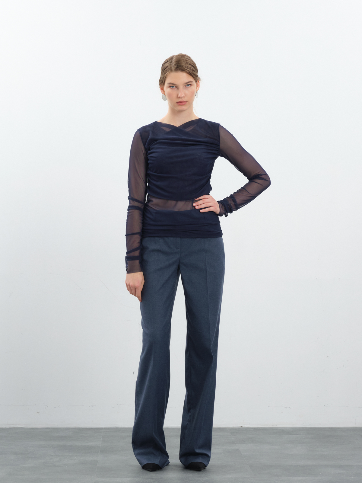 Прямые брюки в синем оттенке