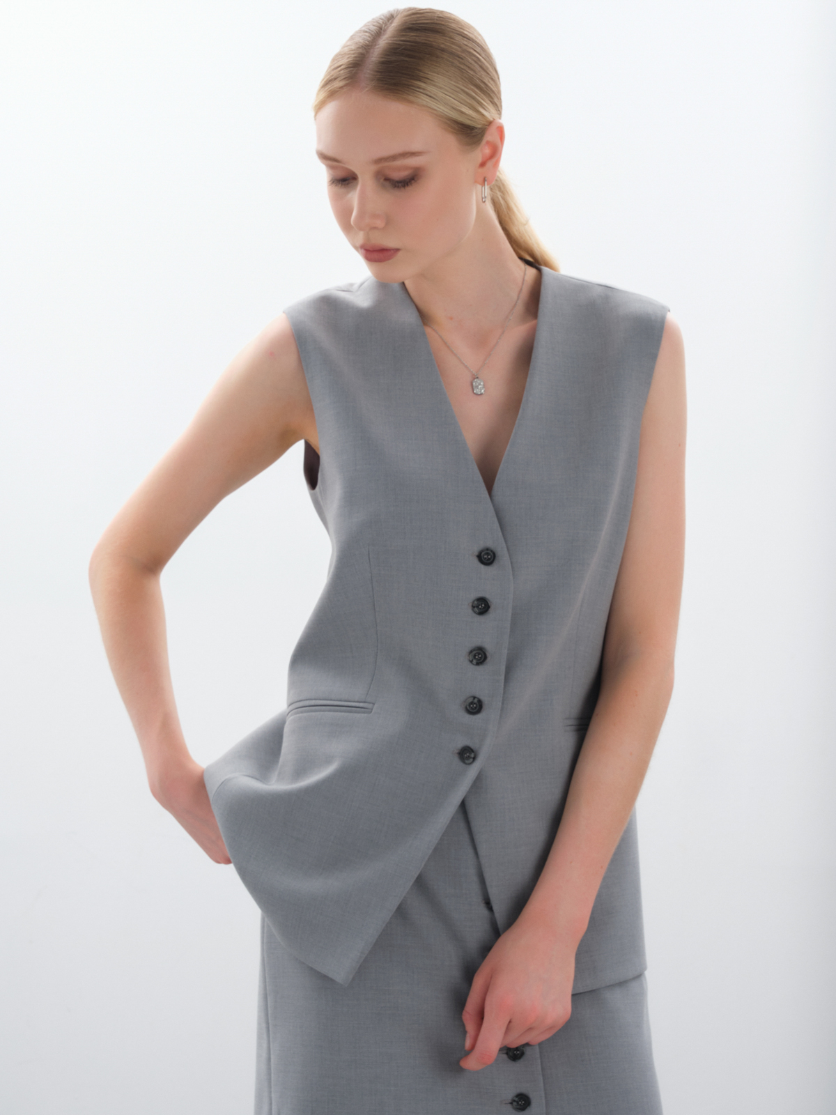 Серый удлиненный жилет strict