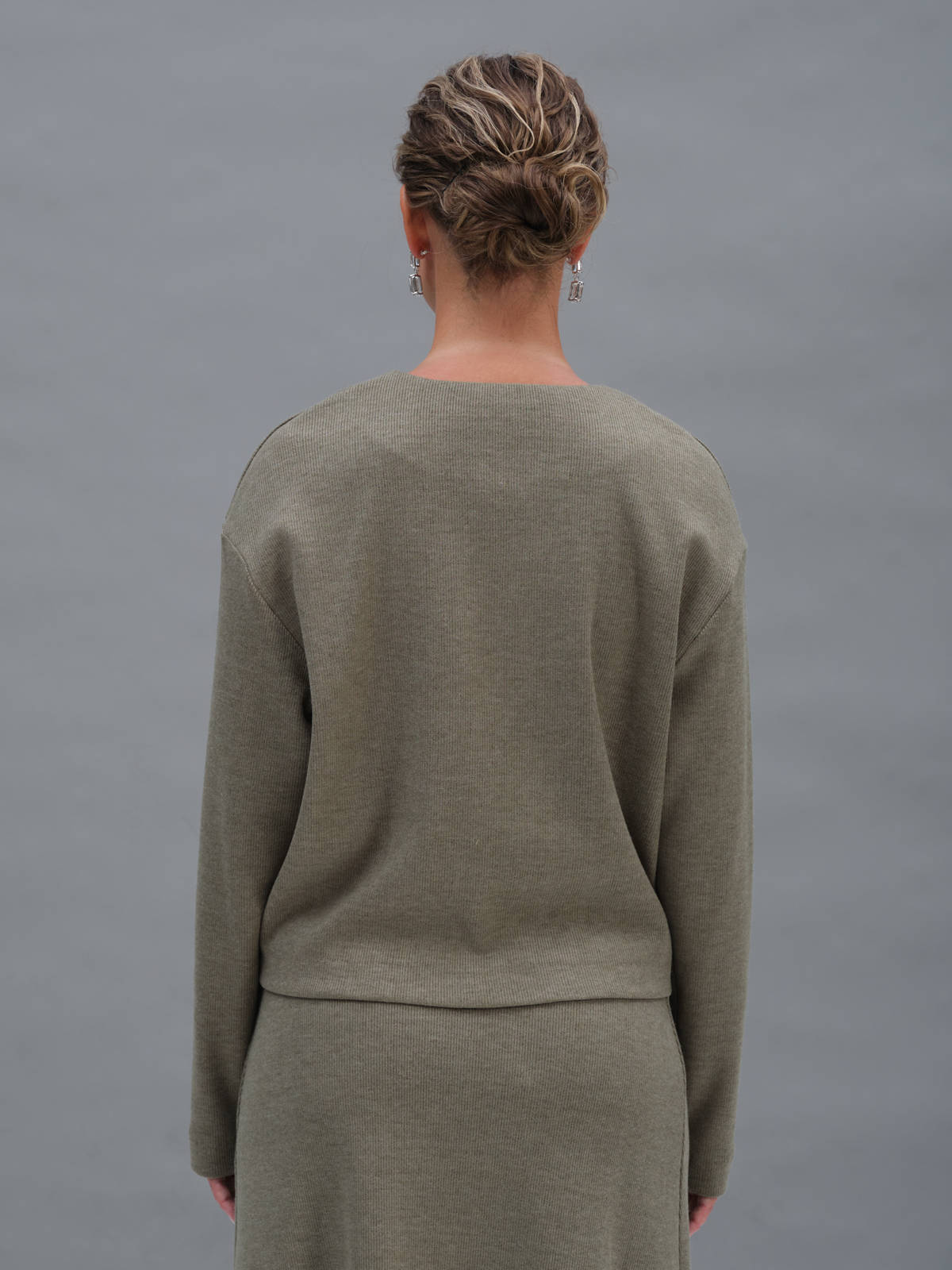 Оливковый трикотажный жакет