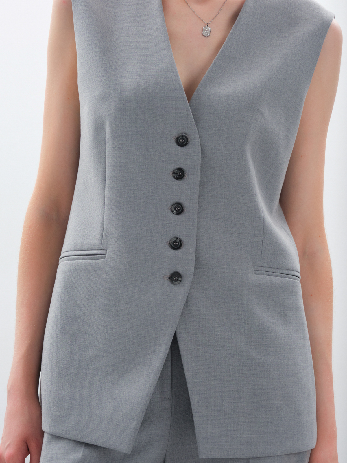 Серый удлиненный жилет strict