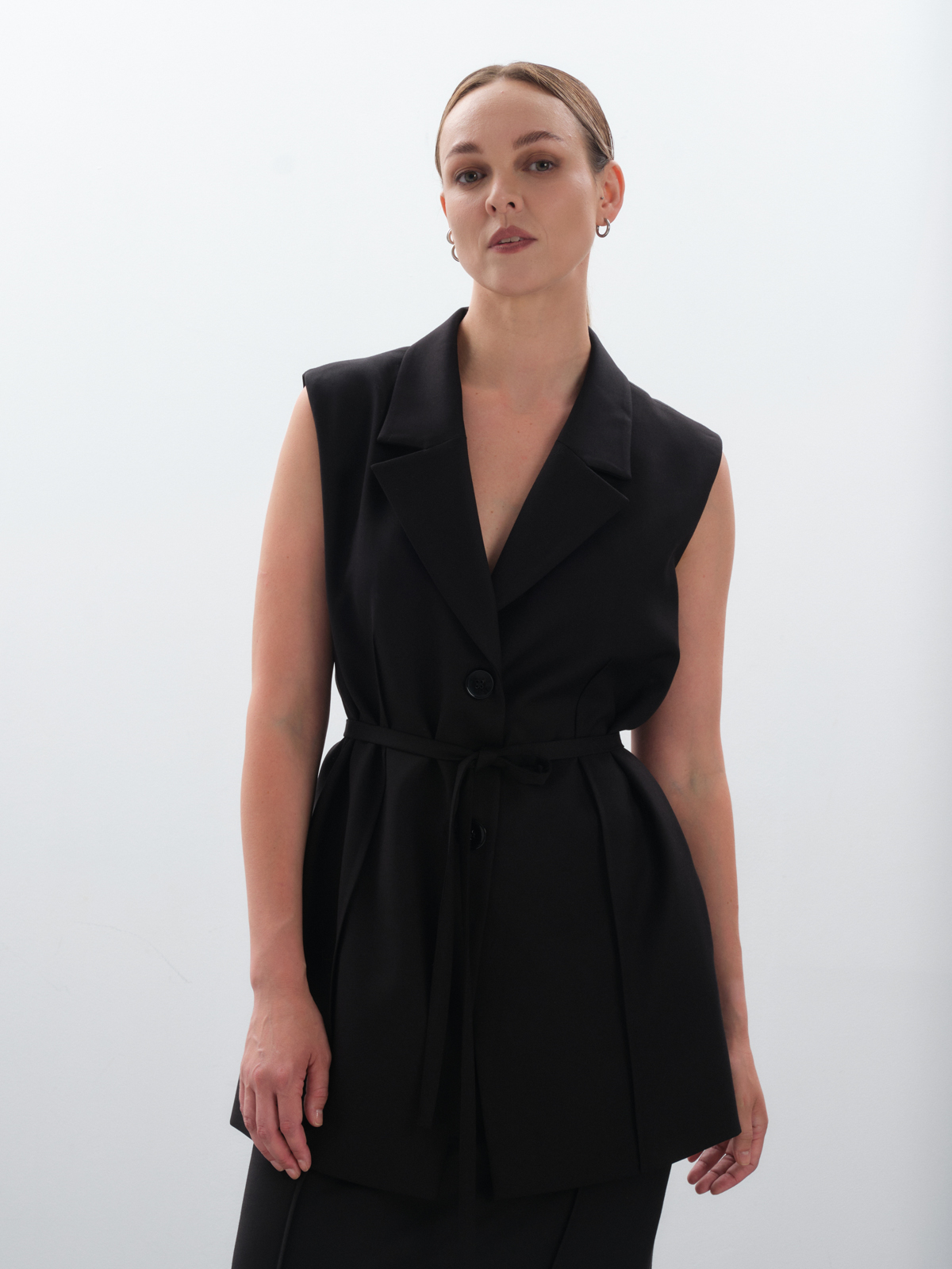 жилет женский, купить жилет женский, жилет женский удлиненный, черный жилет женский, жилет женский классический, жилетка женская, жилет женский офисный, удлиненный жилет с поясом, жилет под брюки женский, деловой жилет женский, жилет-пиджак женский без рукавов, костюмный жилет женский, купить черный удлиненный жилет, жилет-жакет женский, с чем носить удлиненный жилет, жилет на пуговицах с воротником, жилет как третий слой в одежде, жилет женский на голое тело, жилет платье