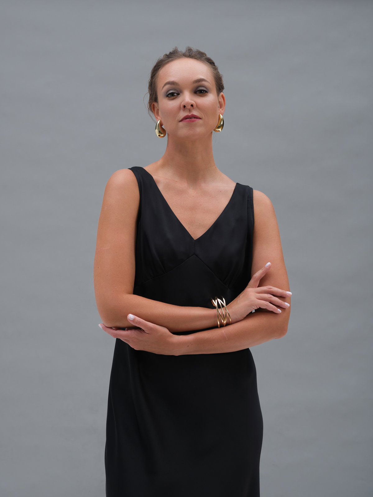 Черное атласное платье Hecate