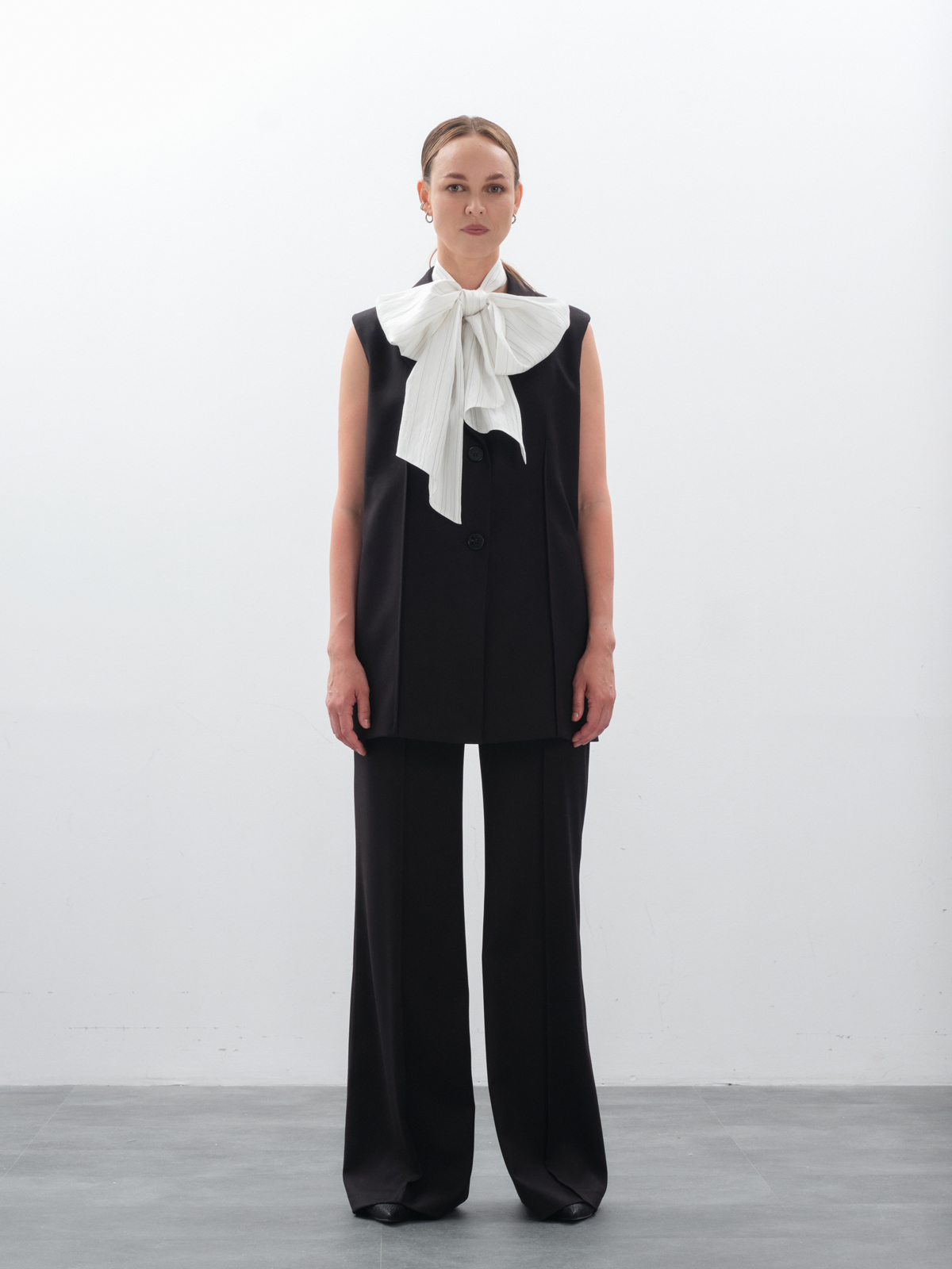 Расклешенные брюки со стрелками workflow