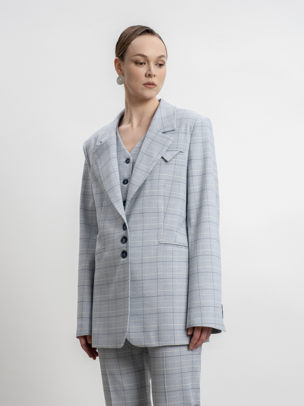 Голубой жакет в клетку