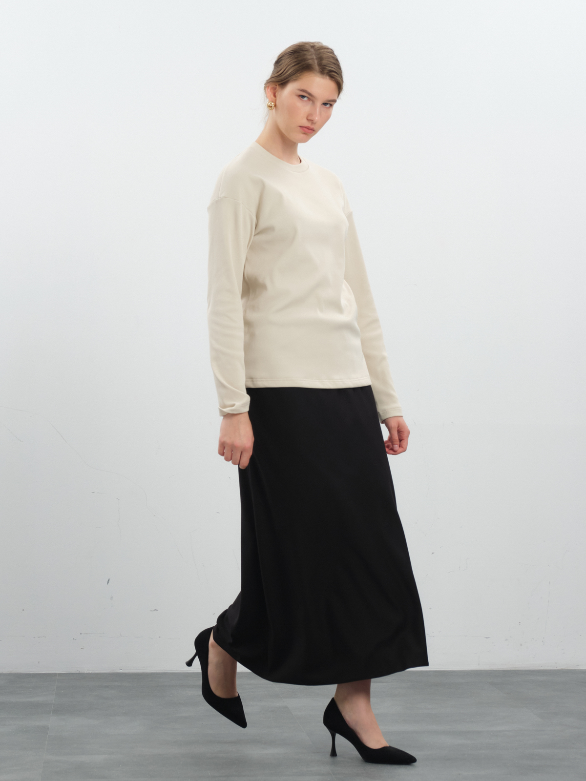 Бежевый утепленный лонгслив в рубчик