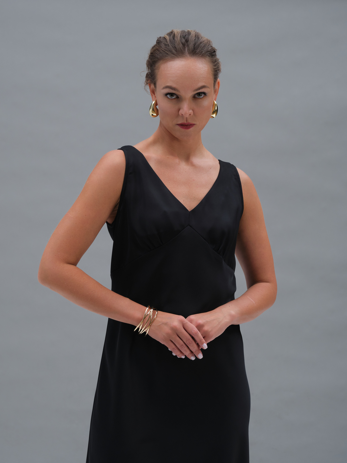 Черное атласное платье Hecate