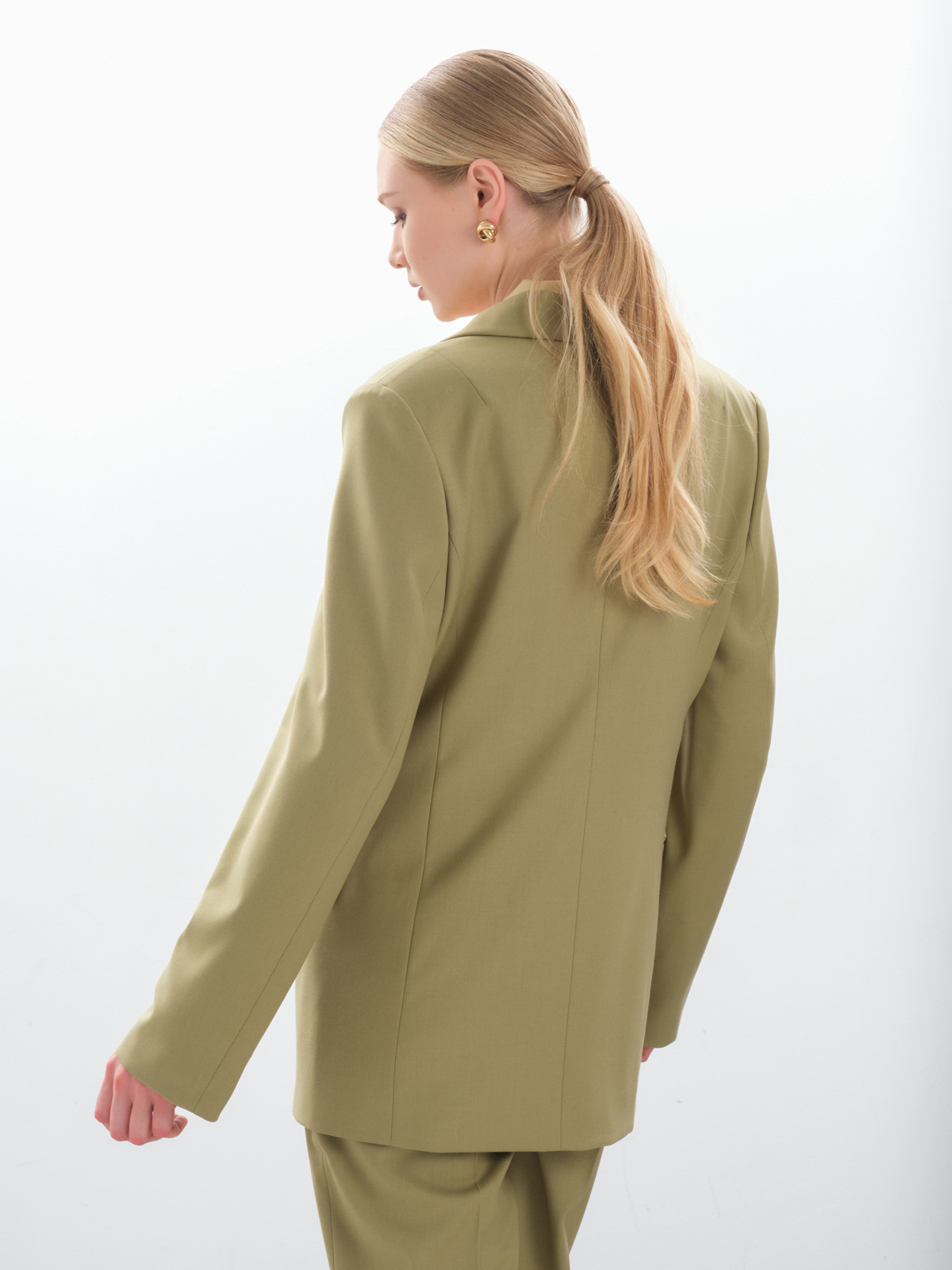 женский пиджак оверсайз, удлиненный женский жакет, купить женский пиджак, модный женский пиджак, пиджак в стиле кэжуал, офисный женский пиджак, пиджак оверсайз хаки, женский пиджак прямого кроя, оливковый жакет женский, пиджак в мужском стиле женский, удлиненный однобортный жакет, зеленый пиджак женский, деловой пиджак женский, купить пиджак оверсайз женский оливковый, с чем носить пиджак оверсайз зеленый, свободный жакет женский, пиджак под джинсы женский, женский костюмный пиджак, блейзер женский удлиненный, фисташковый пиджак женский, пиджак как у хейли бибер