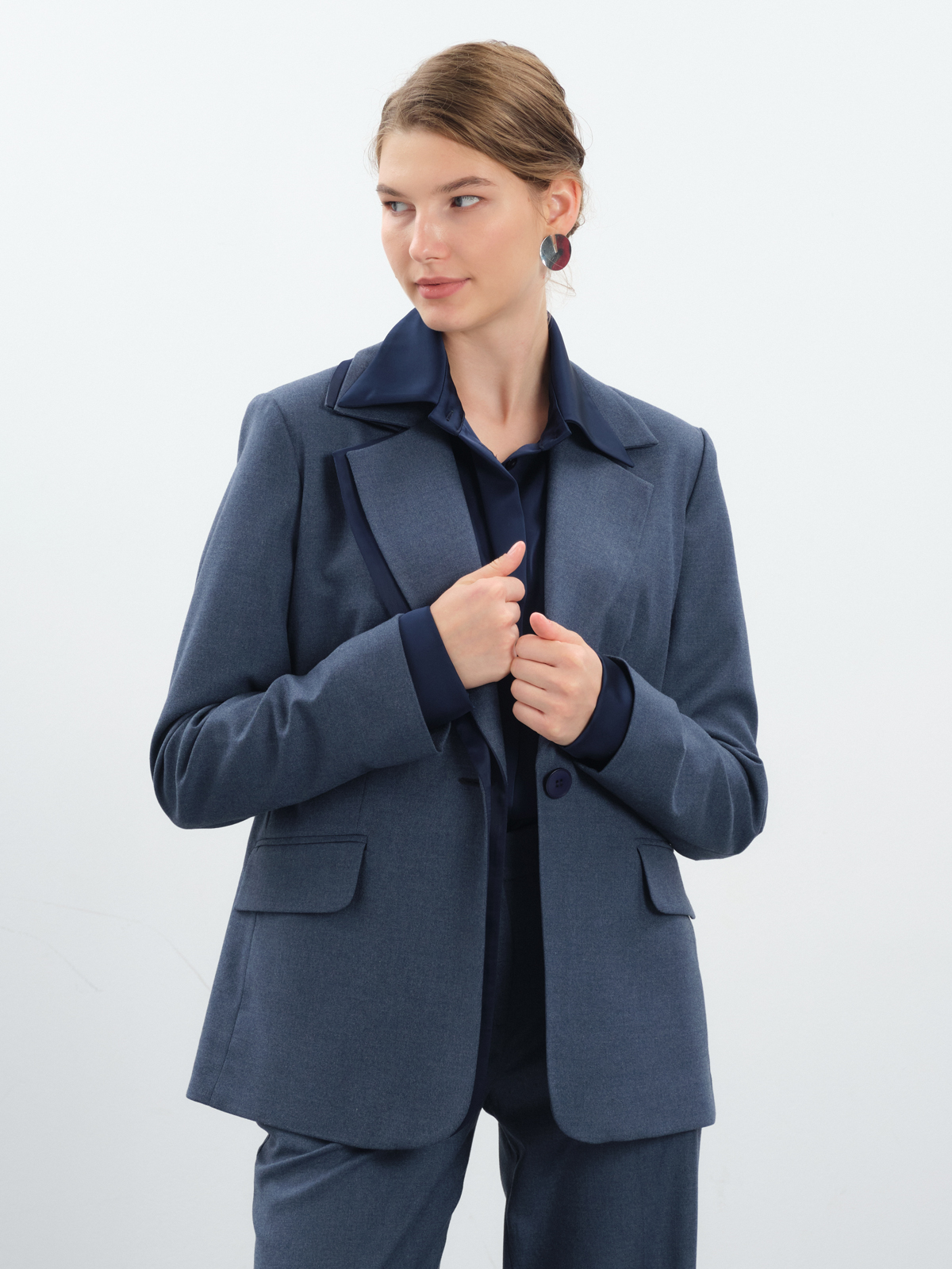 Синий жакет с шелковой отделкой