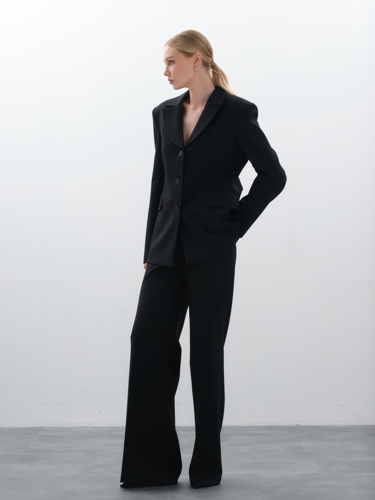 Расклешенные брюки black swan