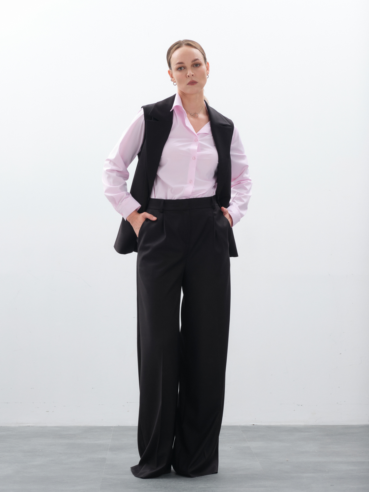 Широкие базовые черные брюки