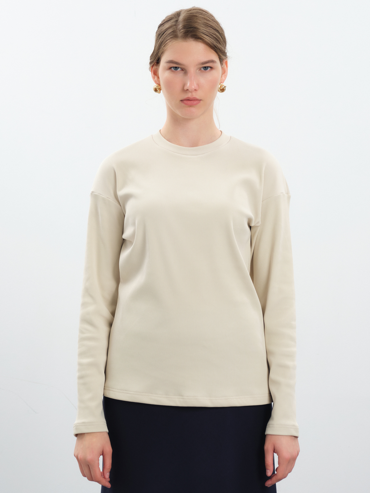 Бежевый утепленный лонгслив в рубчик