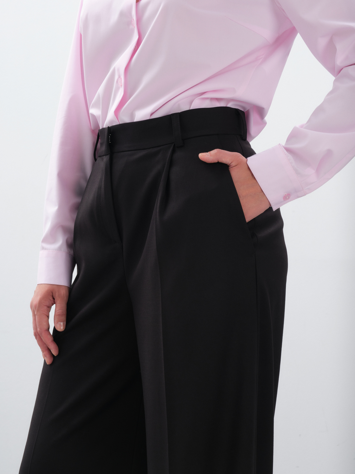 Широкие базовые черные брюки