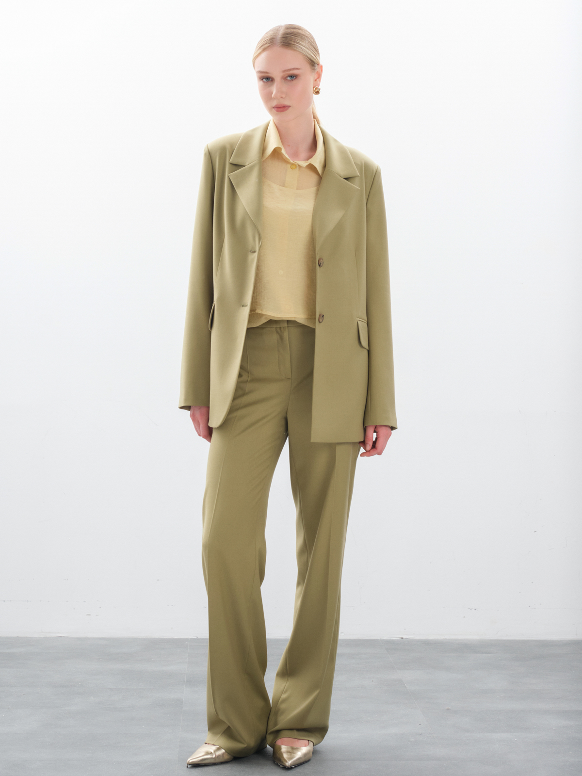 женский пиджак оверсайз, удлиненный женский жакет, купить женский пиджак, модный женский пиджак, пиджак в стиле кэжуал, офисный женский пиджак, пиджак оверсайз хаки, женский пиджак прямого кроя, оливковый жакет женский, пиджак в мужском стиле женский, удлиненный однобортный жакет, зеленый пиджак женский, деловой пиджак женский, купить пиджак оверсайз женский оливковый, с чем носить пиджак оверсайз зеленый, свободный жакет женский, пиджак под джинсы женский, женский костюмный пиджак, блейзер женский удлиненный, фисташковый пиджак женский, пиджак как у хейли бибер