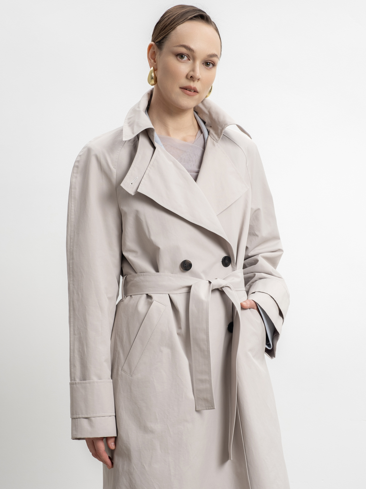 Бежево-серый двубортный тренч