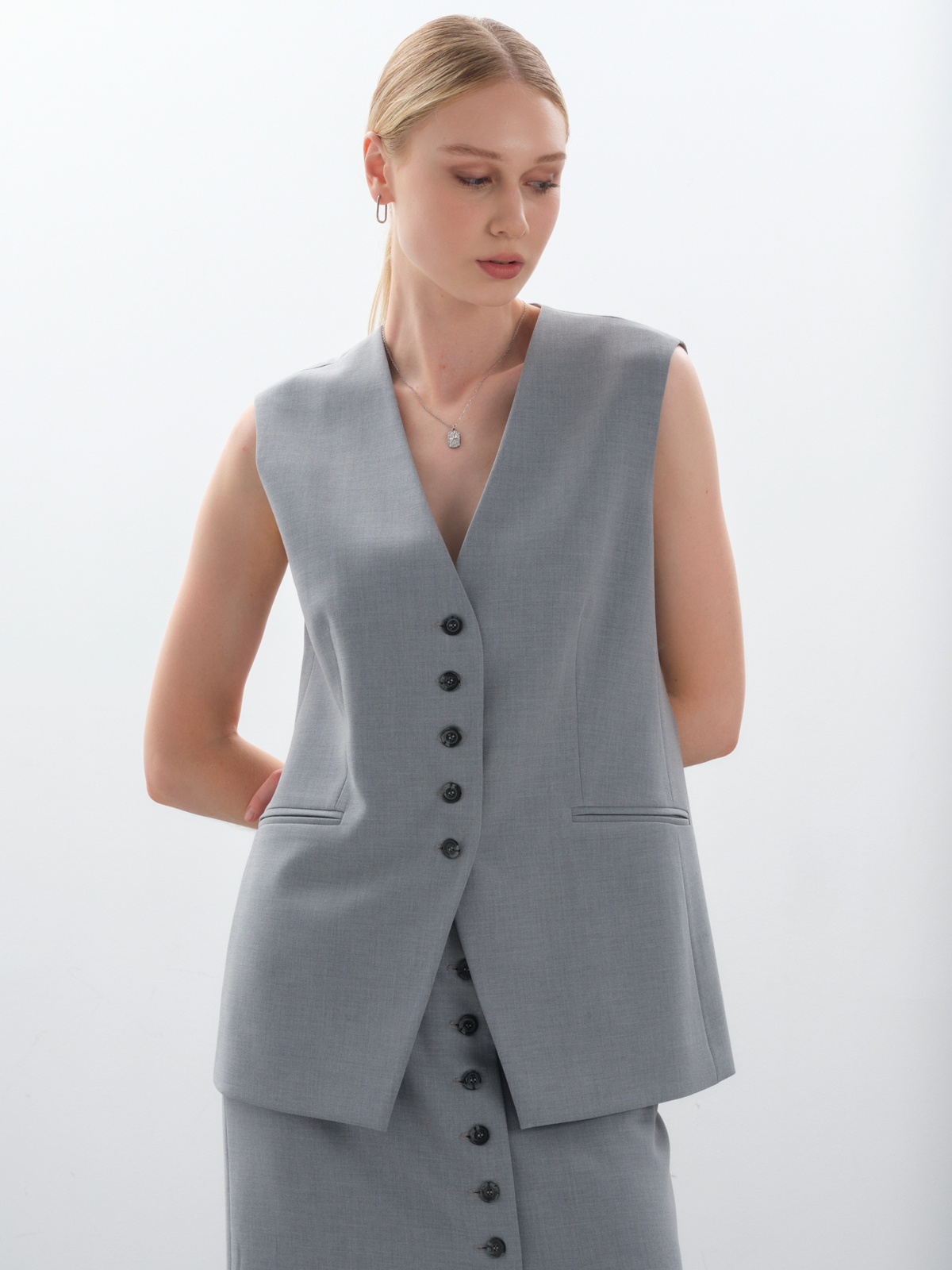 Серый удлиненный жилет strict