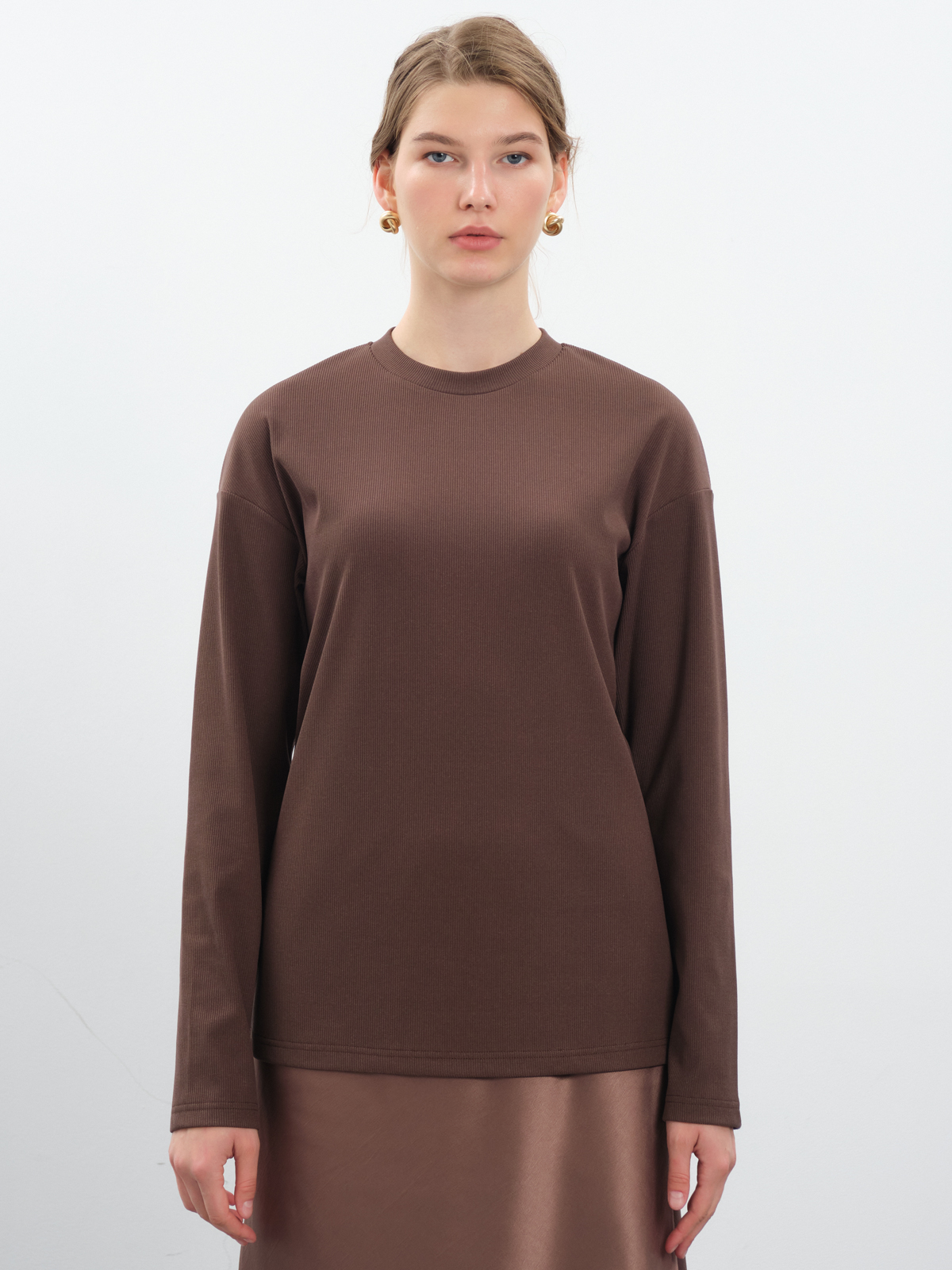 Шоколадный утепленный лонгслив в рубчик