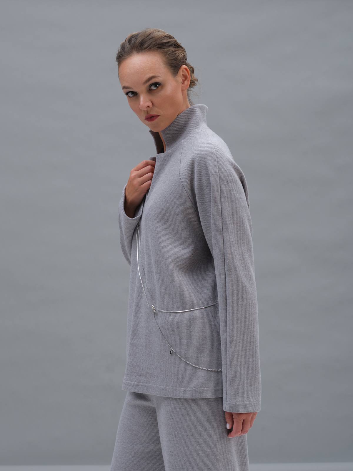 Серый трикотажный лонгслив-поло