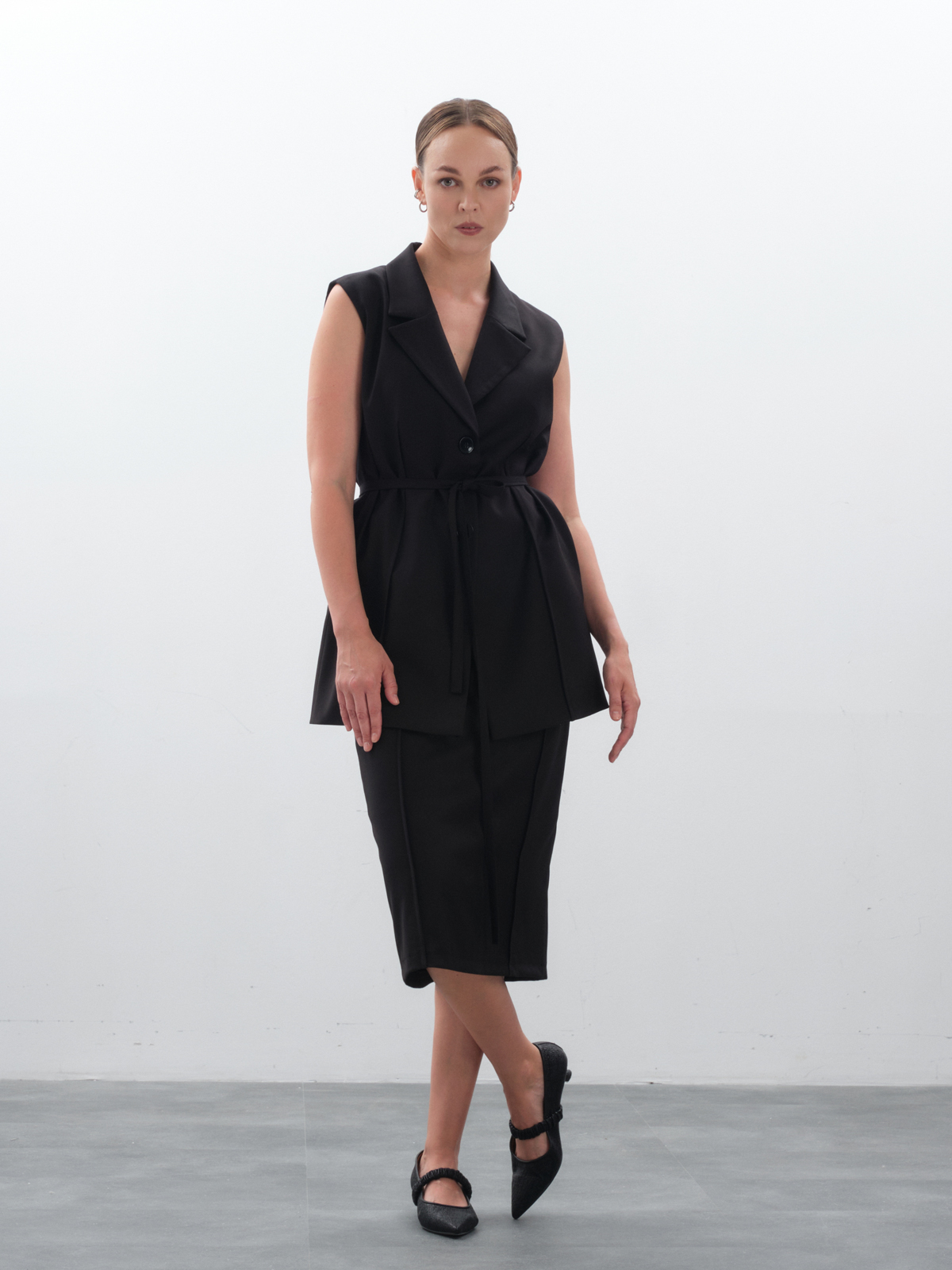 жилет женский, купить жилет женский, жилет женский удлиненный, черный жилет женский, жилет женский классический, жилетка женская, жилет женский офисный, удлиненный жилет с поясом, жилет под брюки женский, деловой жилет женский, жилет-пиджак женский без рукавов, костюмный жилет женский, купить черный удлиненный жилет, жилет-жакет женский, с чем носить удлиненный жилет, жилет на пуговицах с воротником, жилет как третий слой в одежде, жилет женский на голое тело, жилет платье