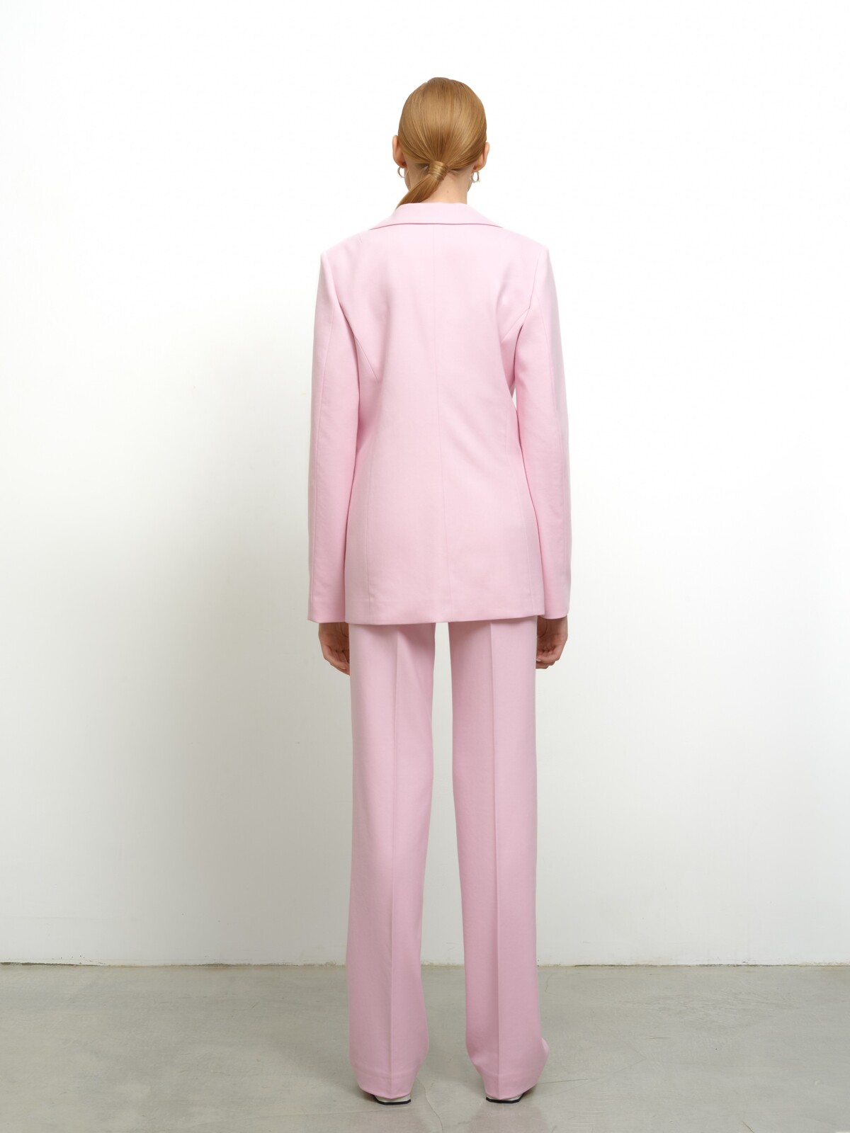 Длинные брюки в нежно-розовом цвете