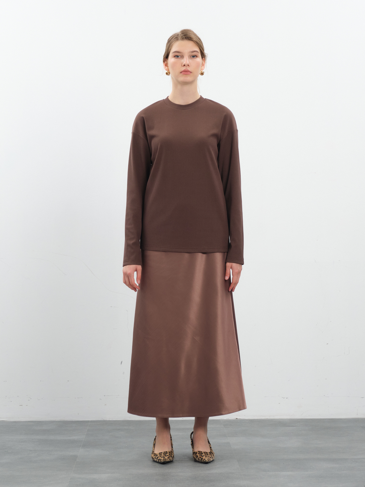 Шоколадный утепленный лонгслив в рубчик