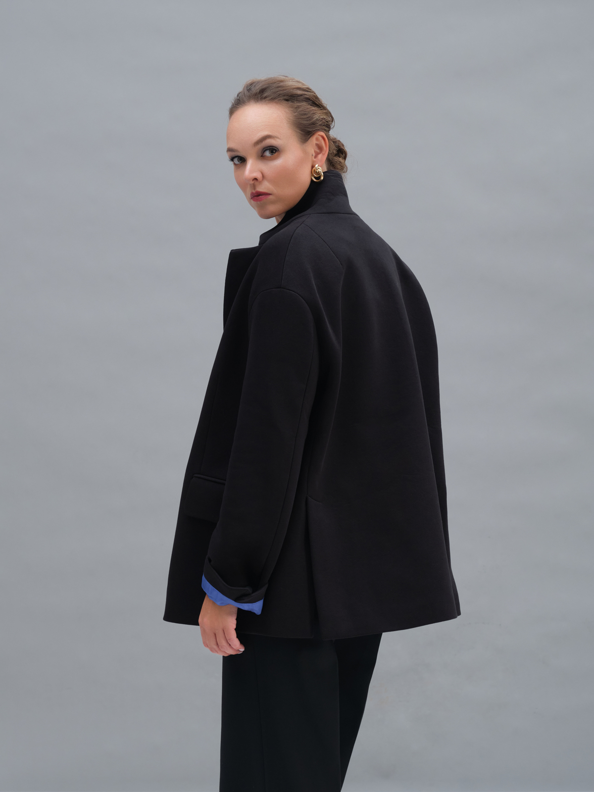 Черный жакет из футера