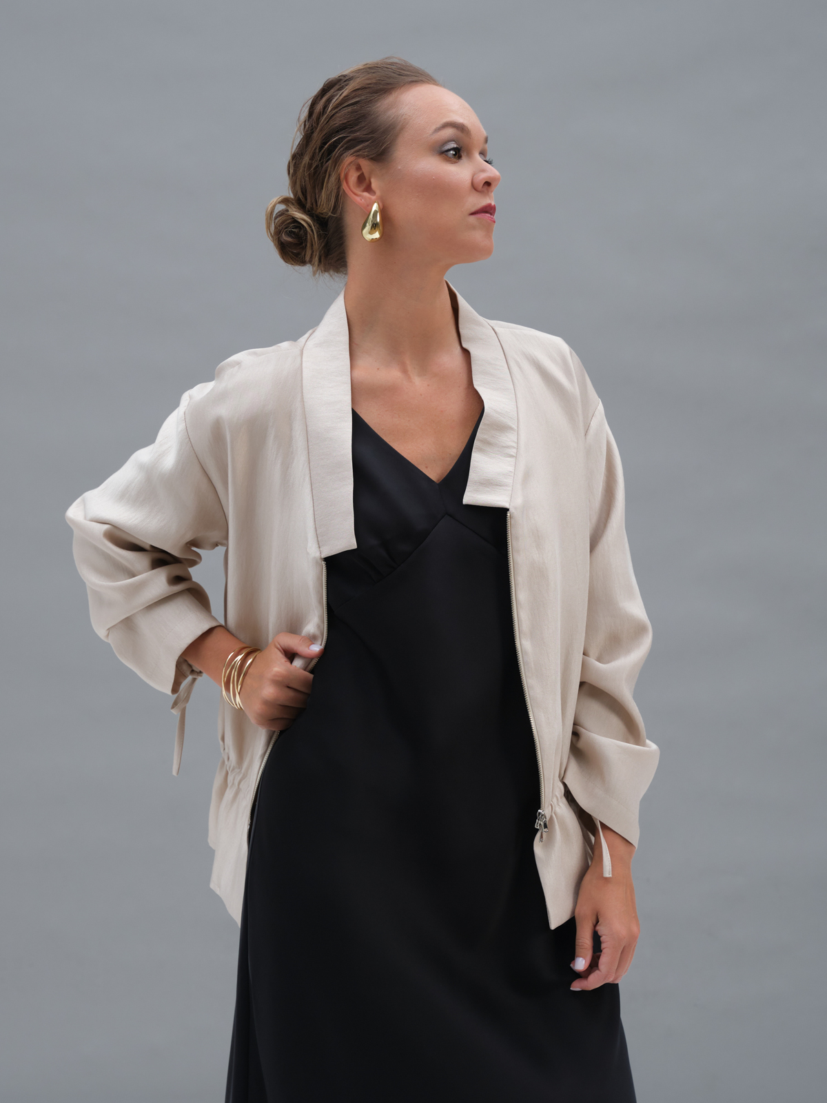 Черное атласное платье Hecate