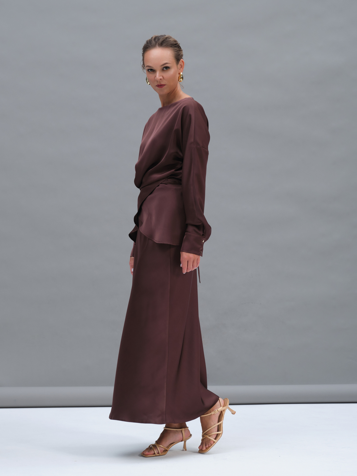 Шоколадная атласная юбка Gaia