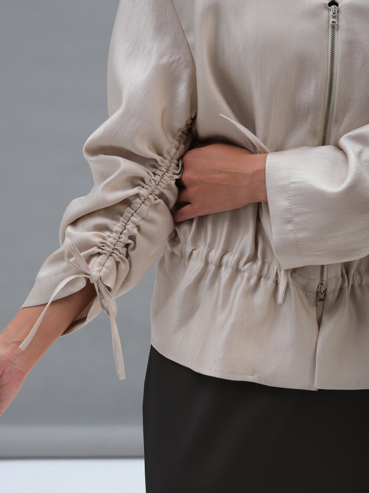 Золотой бомбер на кулиске Eos