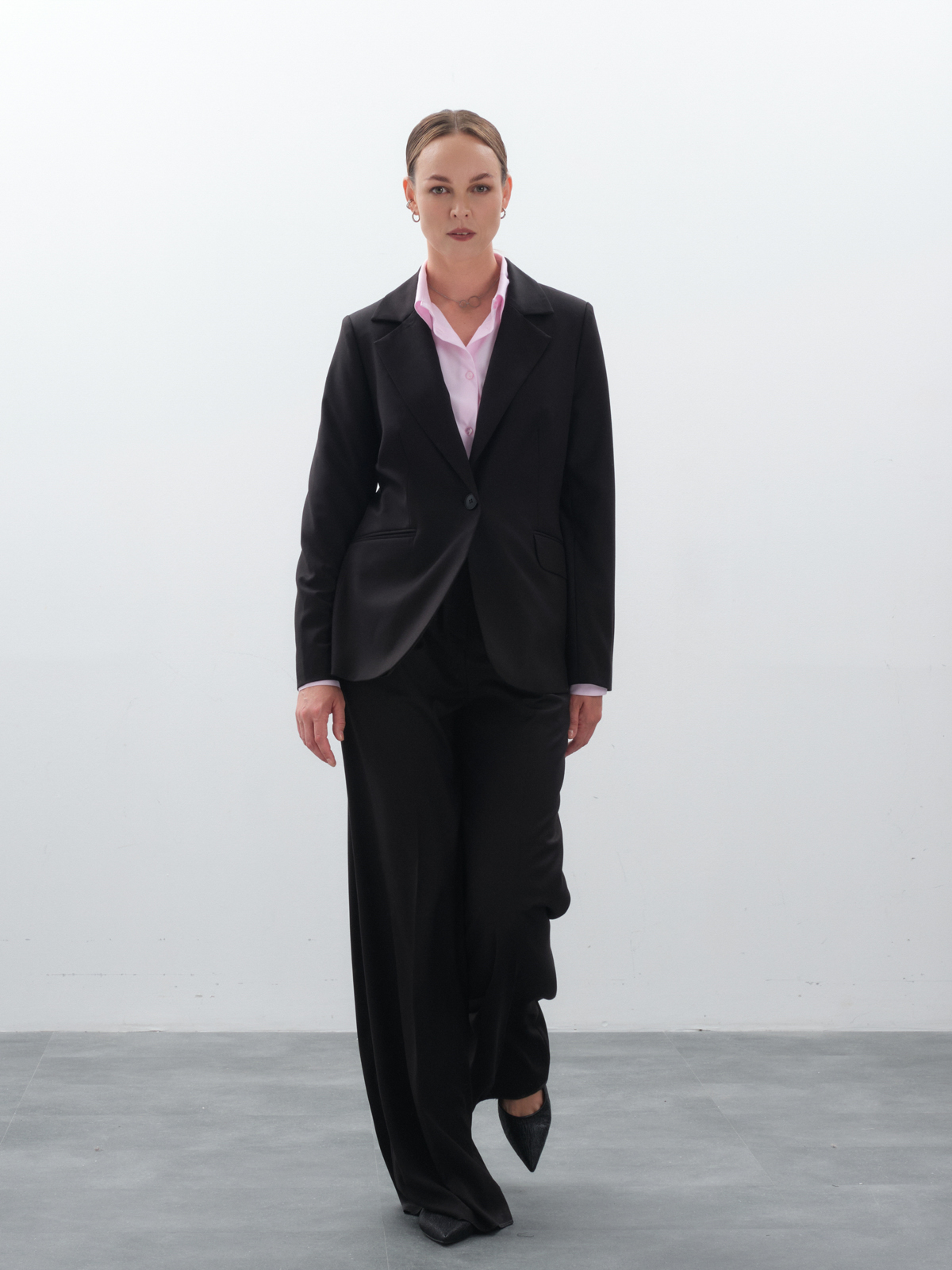 Широкие базовые черные брюки