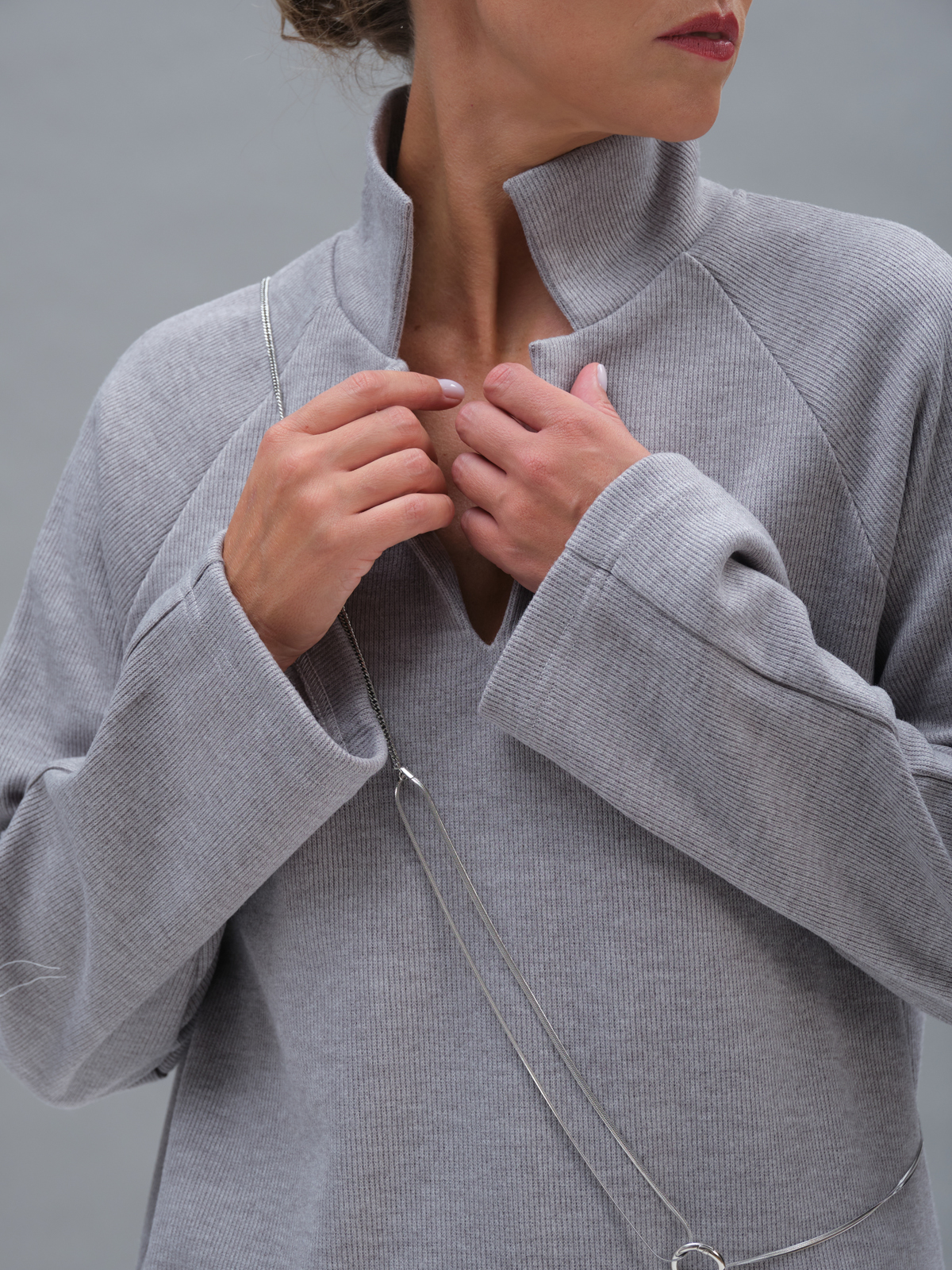 Серый трикотажный лонгслив-поло