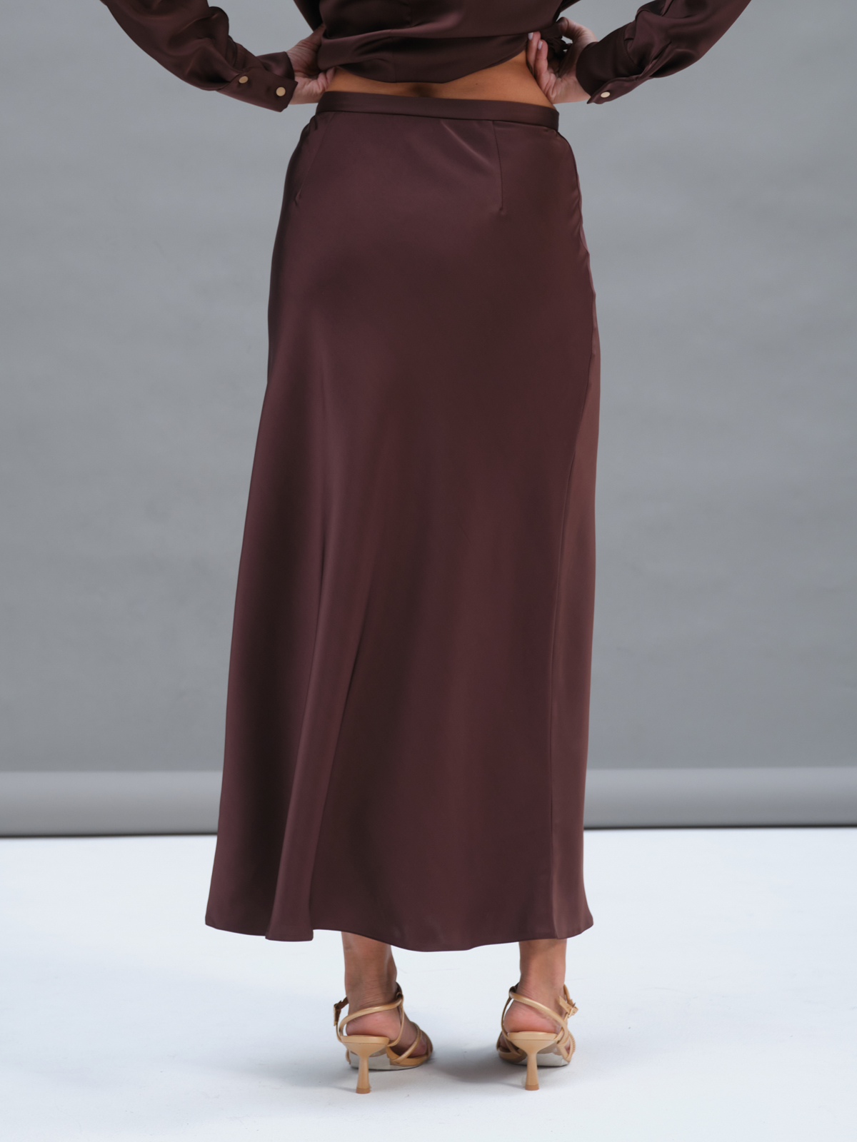 Шоколадная атласная юбка Gaia